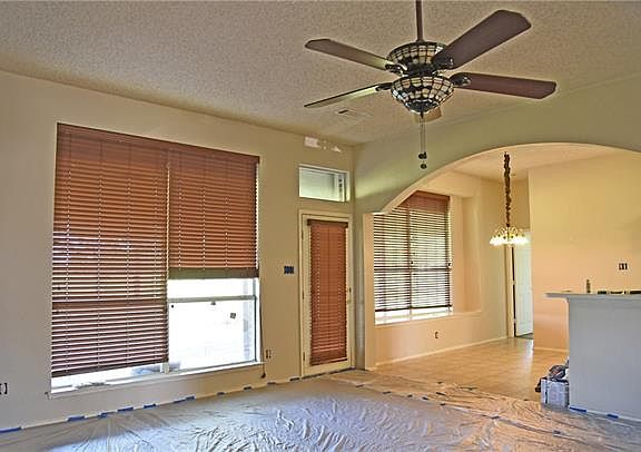 5th image of 1060 Overland Dr