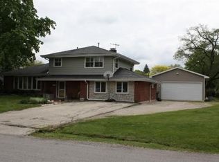 559 Crest Ave, Elk Grove Village, IL 60007