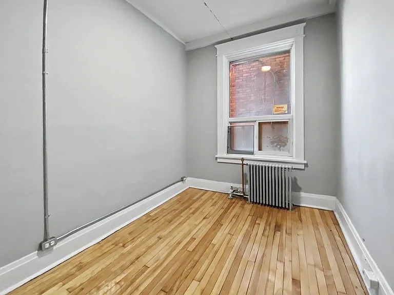 404 Elgin St — Photo 7