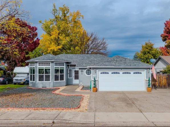 921 Pittview Ave, Central Point, OR 97502