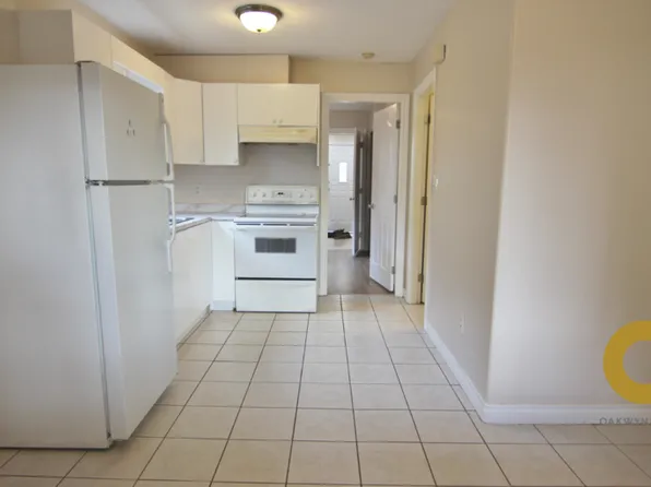 4975 Elgin St #1A, Vancouver, BC V5W 3J7