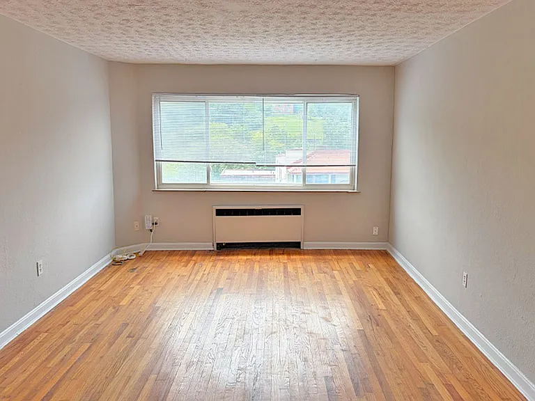 596 Lowell Ave — Photo 14