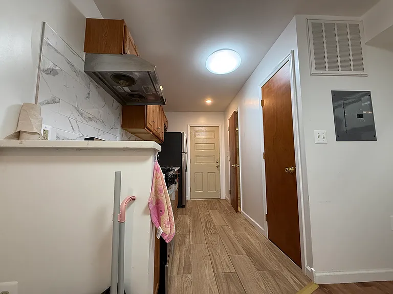 131 N 11th St #2R — Photo 8