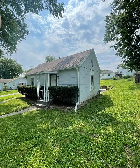 200 N Home Ave — Photo 1