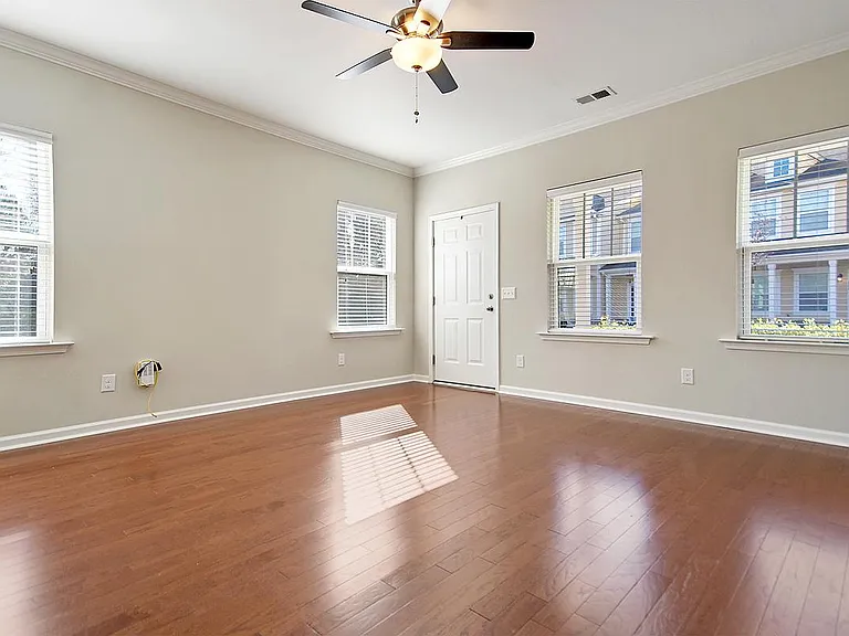 107 Bennett Ln — Photo 6