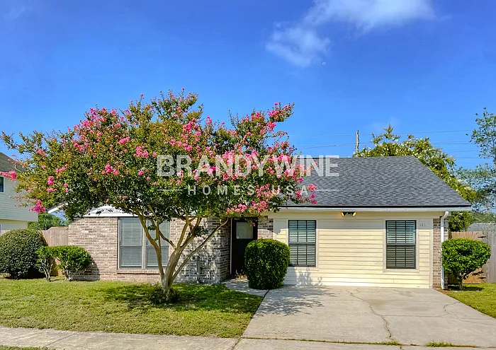616 Pembridge Dr W — Photo 2