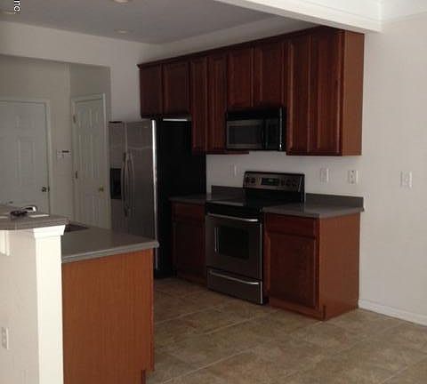 3rd image of 11039 Castlemain Cir E