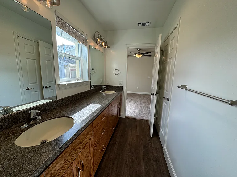 2036 Oak St #1 — Photo 12