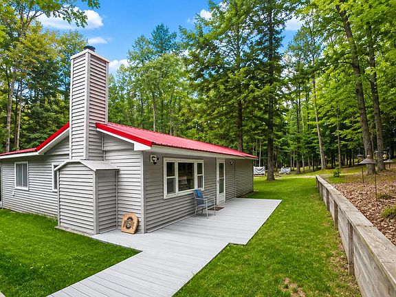3rd image of 527 Eagles Nest Rd