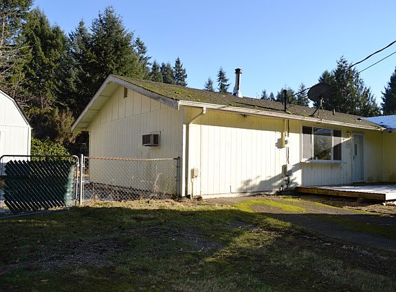 2nd image of 1970 SE Hillwood Ln