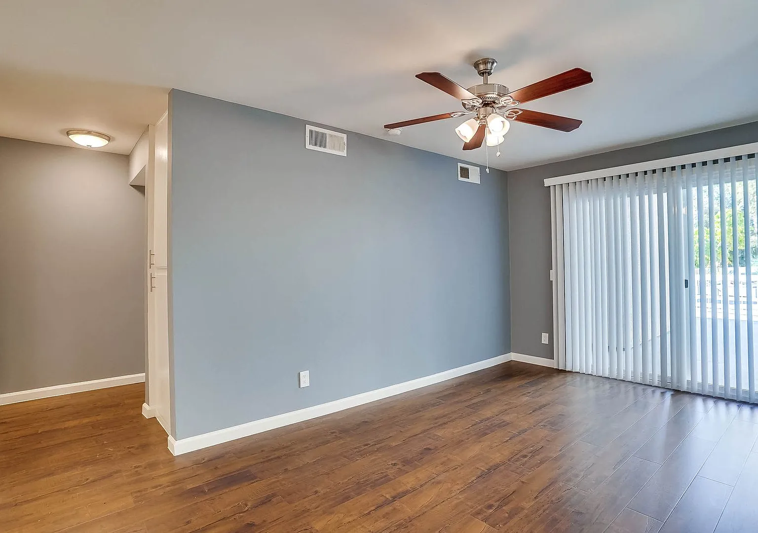 821 N. Austin Ave — Photo 4