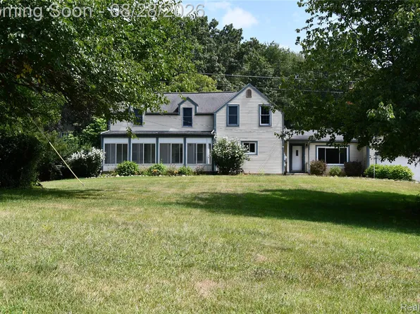 9039 Peer Rd, South Lyon, MI 48178