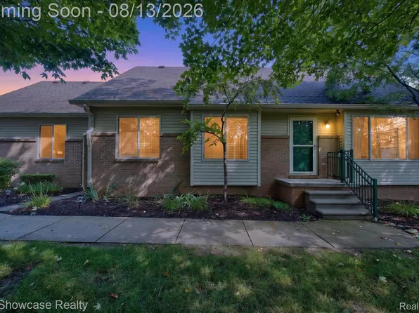 1046 Bird Song Ln, Milford, MI 48381