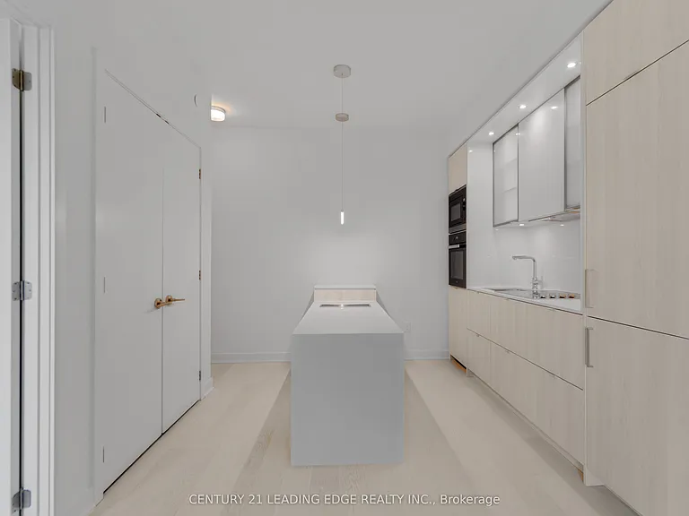 11 Yorkville Ave #3906 — Photo 17