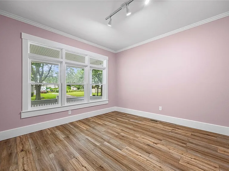 185 Columbia Ave — Photo 10