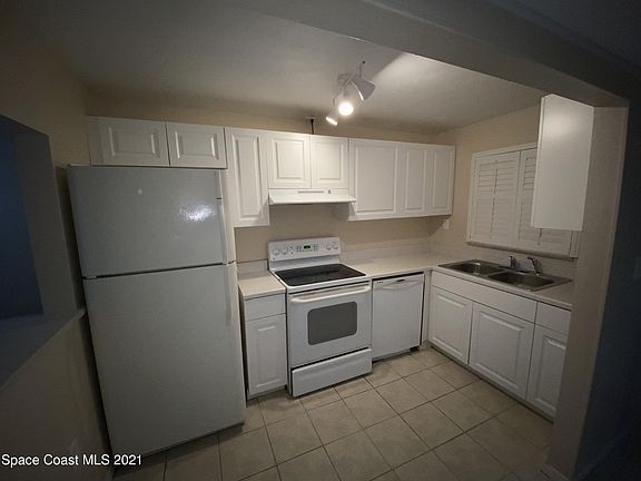 3rd image of 2499 Country Club Dr #112