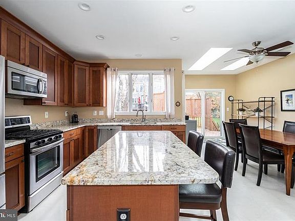 4th image of 4908 Fox Creek Ct