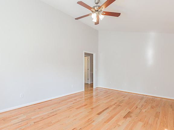 5th image of 1905 Howell Mill Dr