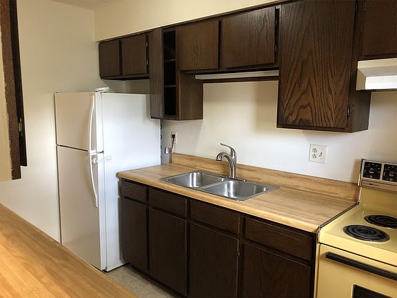 2nd image of 340 Elm St W APT 6