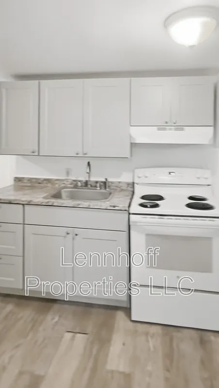 2 bed, 1.0 bath, 800 sqft, $1,900 — Photo 1