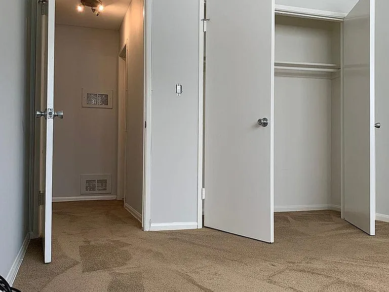 702 Manhattan Beach Blvd #J — Photo 11