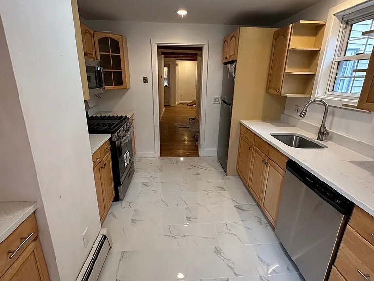 275 Gold St — Photo 2