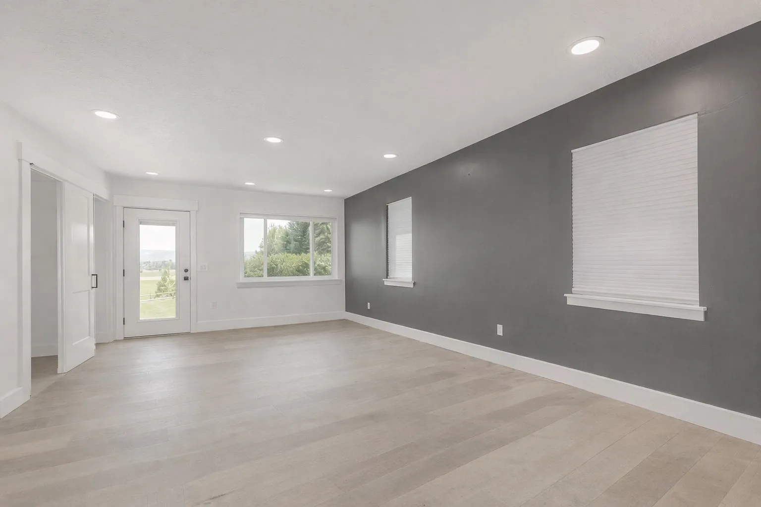 4 bed, 3062 sqft, $4,200 — Photo 2
