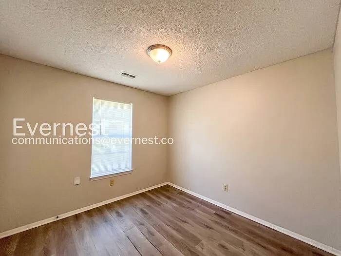 5565 Chapel Hill Dr — Photo 12