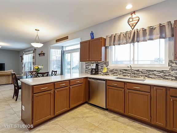 4th image of 175 Cambridge Dr