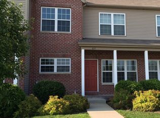 617 Stonegate Dr, Sycamore, IL 60178