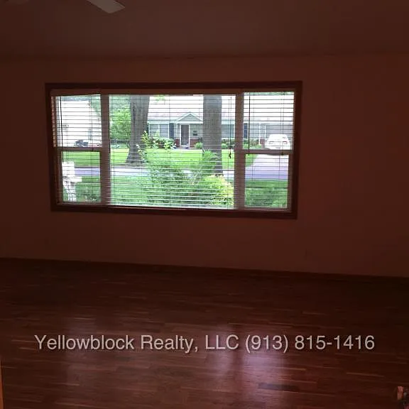 2311 W 79th St — Photo 16