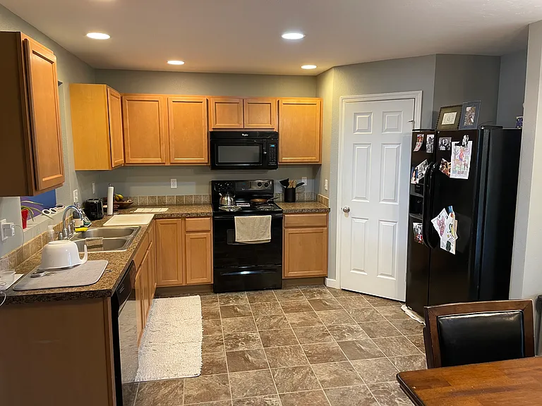 580 W Willow Dale Way — Photo 2