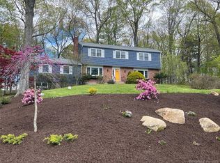 37 Driftwood Ln, Trumbull, CT 06611