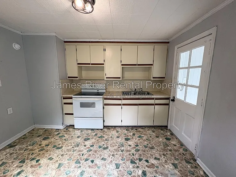 1312 Laurel Ln — Photo 11