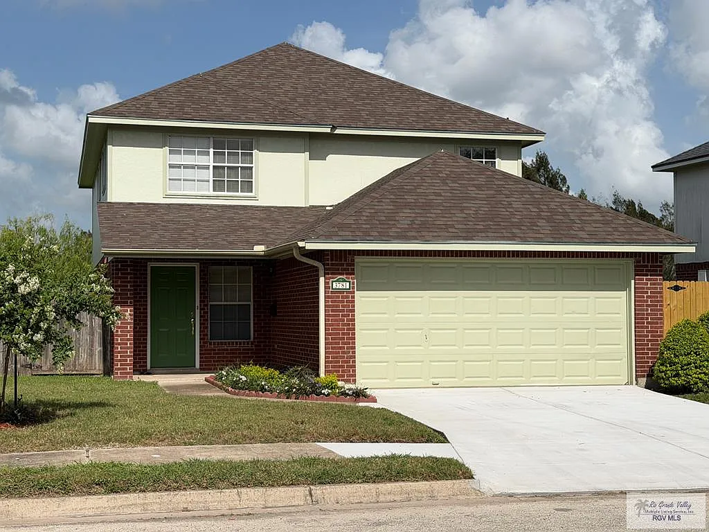 4 bed, 2.5 bath, 2300 sqft, $2,300 — Photo 1