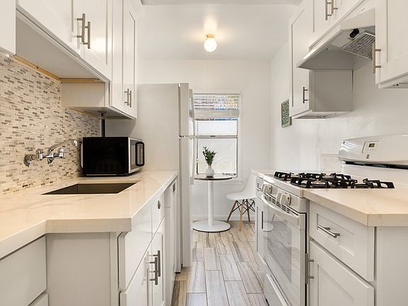4th image of 1142 Harvard St #2