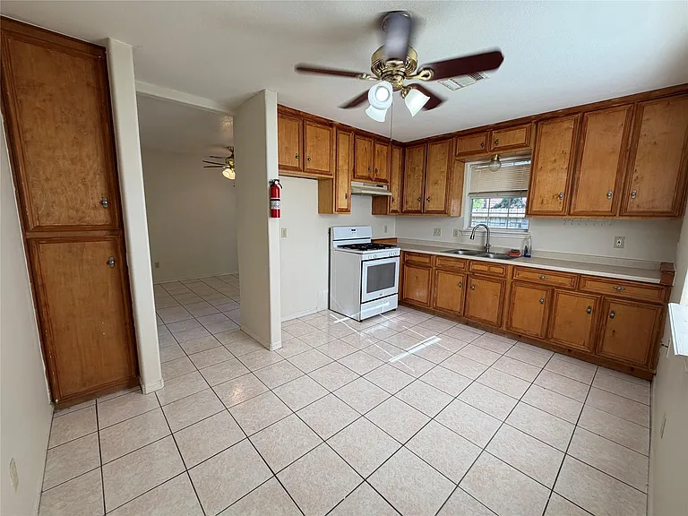 11102 Maize Ln #A — Photo 7