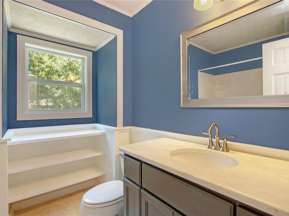 4th image of 318 Larkspur Turn