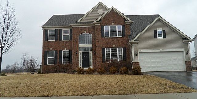 1st image of 552 Versailles Dr