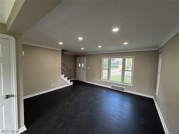 3rd image of 3928 Strandhill Rd