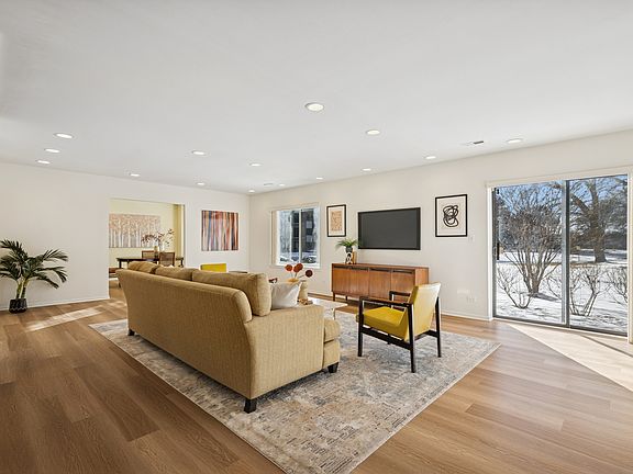 5th image of 3030 Pheasant Creek Dr APT 102
