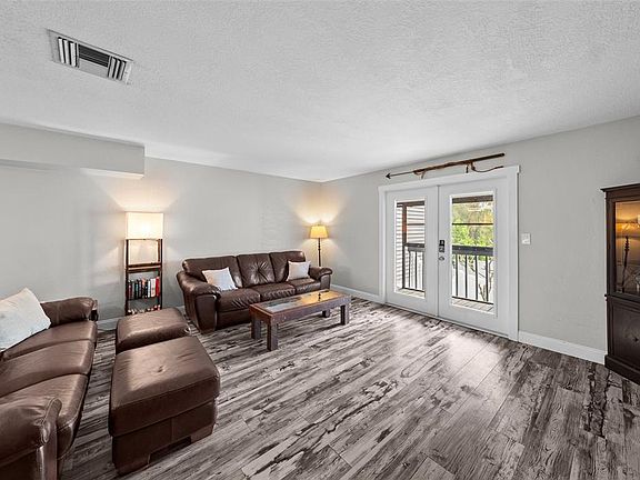 4th image of 619 2nd St APT 2