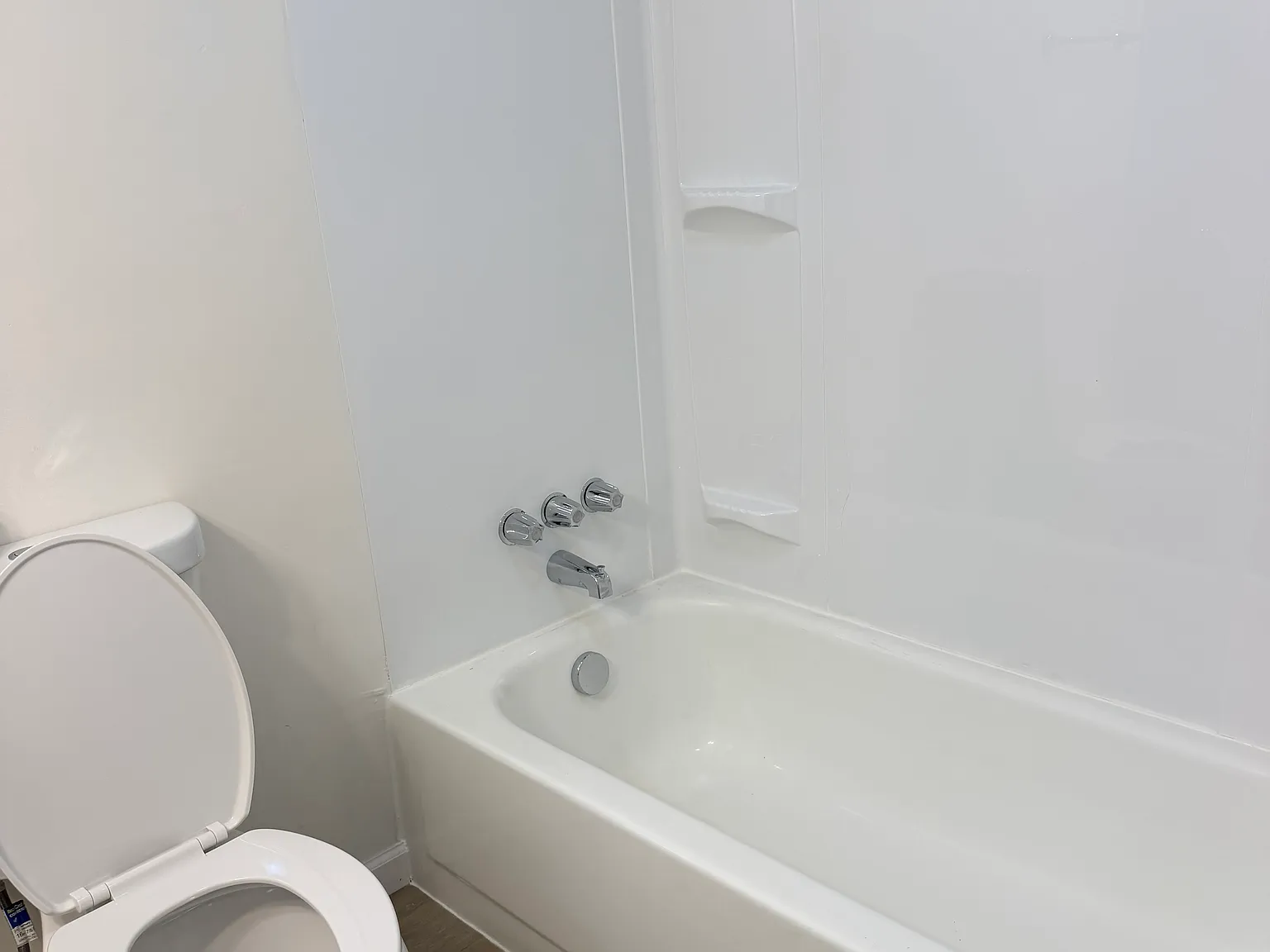 3 bed, 1160 sqft, $2,200 — Photo 2