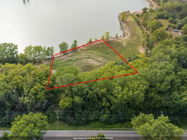 Leonard Point Rd #4, Oshkosh, WI 54904