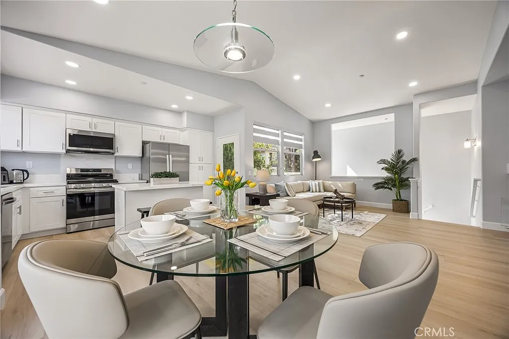 2 bed, 1069 sqft, $3,750 — Photo 3