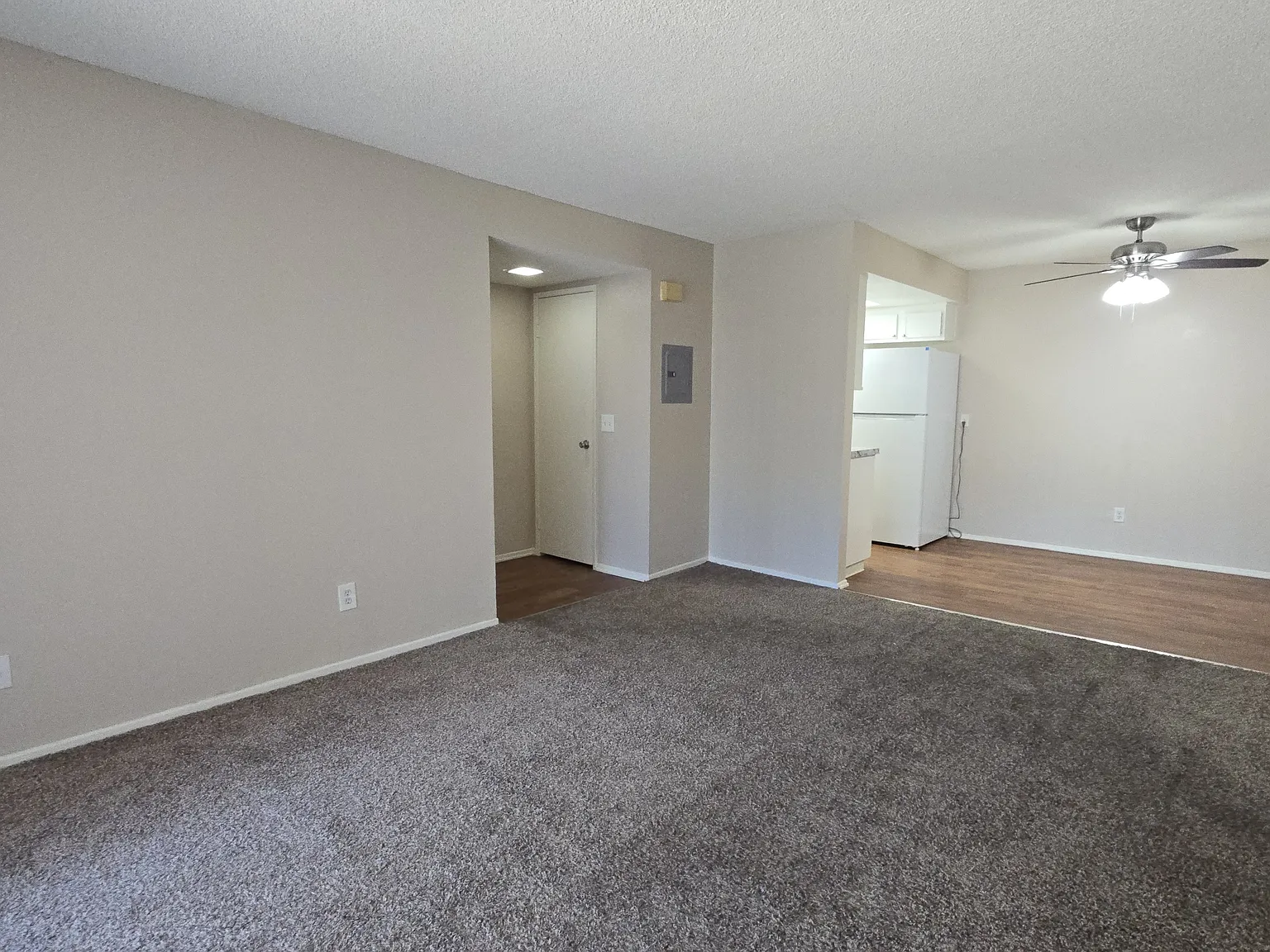 Ontario Apartments — Photo 3