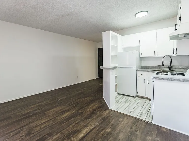 238 South Serrano Ave — Photo 29