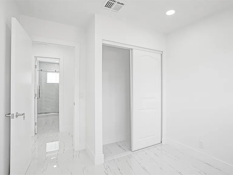 1437 SW 1st Ave — Photo 20