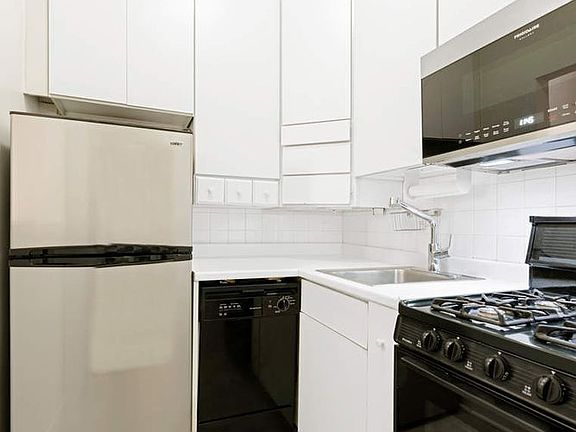 4th image of 405 E 82nd St APT 2J