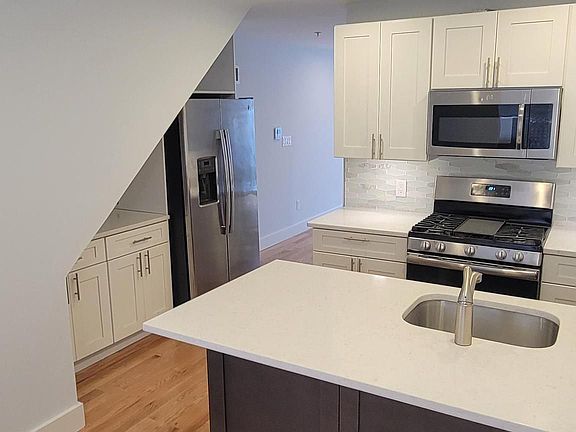 4th image of 806 N 15th St #1